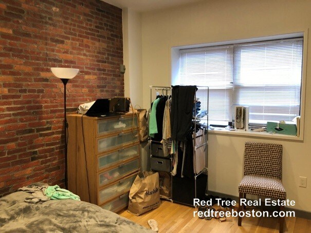 Foto del edificio - 144 Bowdoin St
