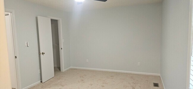 Building Photo - 1075 Pleasantview Cir