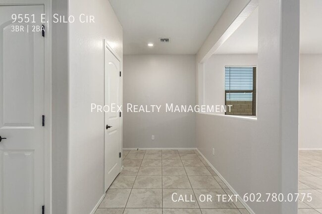 Foto del edificio - 9551 Silo Cir
