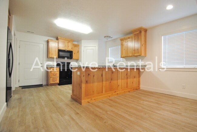 Building Photo - 482 N 2650 W