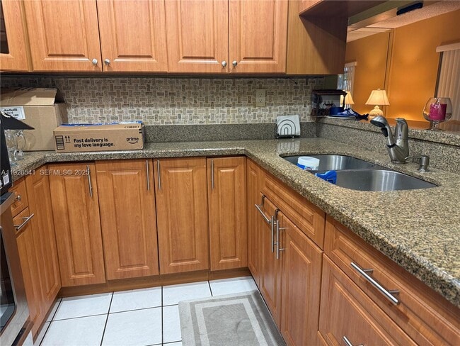 Foto del edificio - 9901 NW 9th St Cir