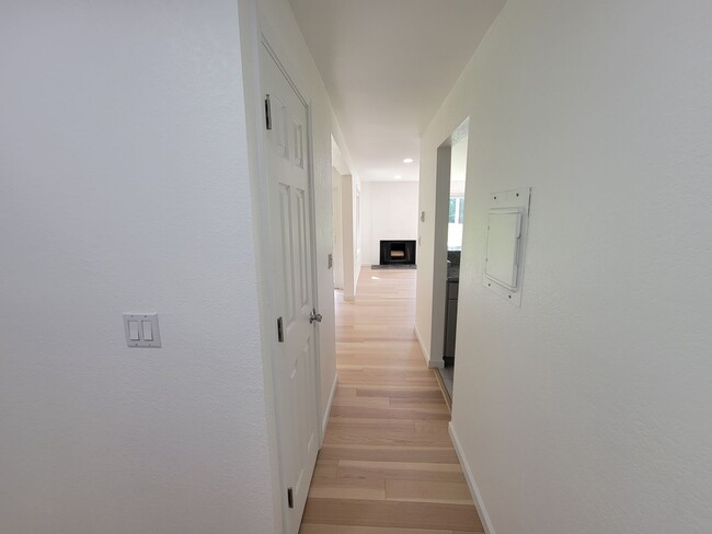 Foto del edificio - Remodeled Condo Near Microsoft