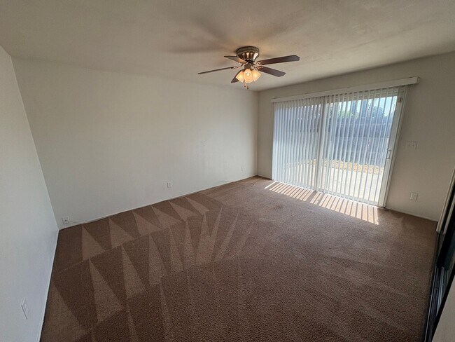 Foto del edificio - Charming home Available Now!