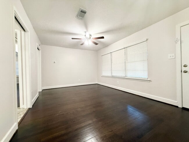 Building Photo - Beautiful and Spacious 4/1 Near Northside ...