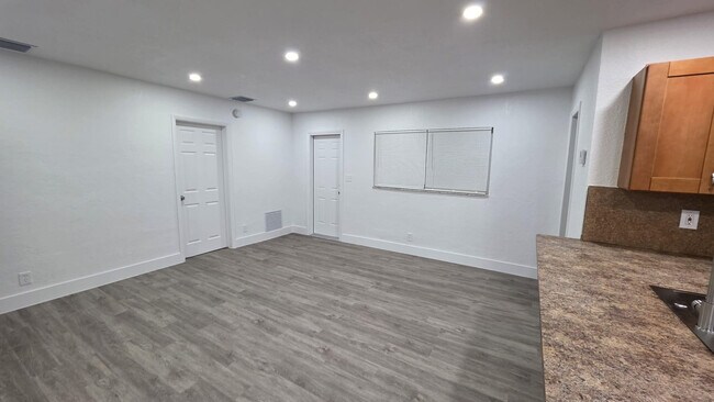 Foto del edificio - 618 SW 14th Terrace