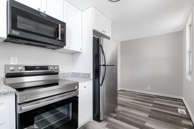 Kitchen - 4301 Glenmore Ave