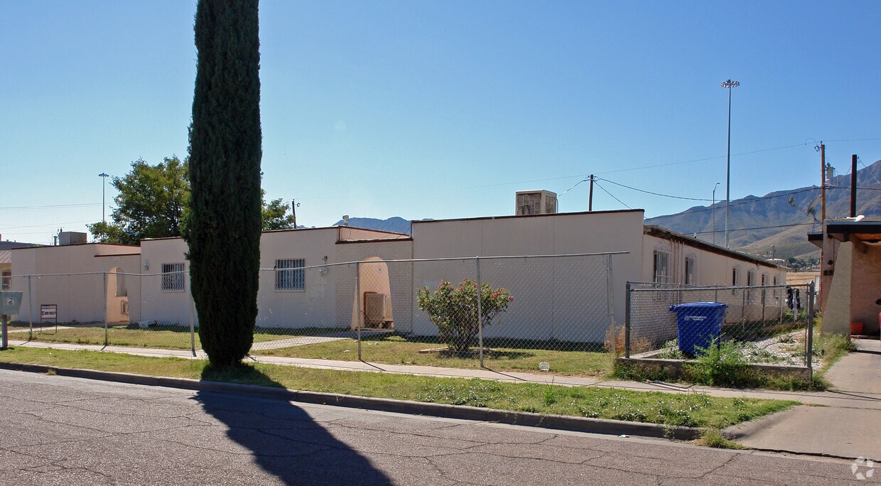 Building Photo - 8921 Kenneth St