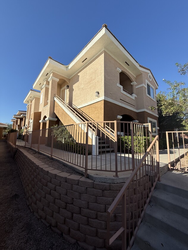 Foto principal - 830 Carnegie St