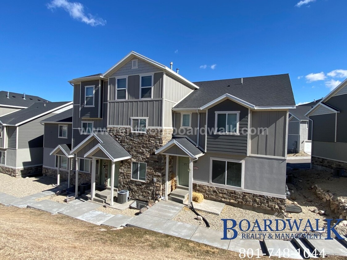 Foto principal - Beautiful 3 Bed Townhome In Herriman!