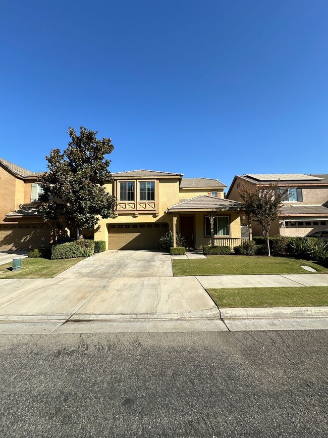 Building Photo - Former model home nestled in the desirable...