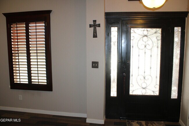 Foto del edificio - 336 Emerald Woods St