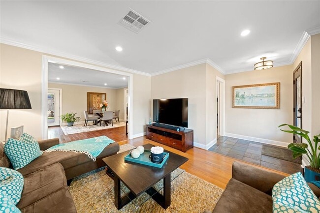 Building Photo - 2523 Droxford Dr