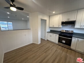 Building Photo - 2530 Carmona Ave