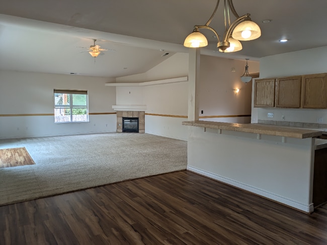 Foto del edificio - 1591 Roseanna Dr