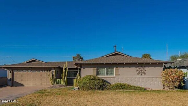 Building Photo - 6426 E Wilshire Dr