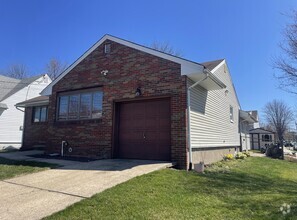 Building Photo - 664 9th St