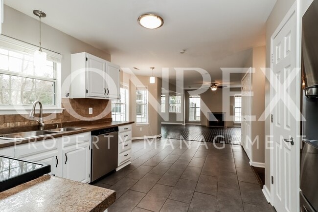 Building Photo - Wonderful 3 bed, 3 bathroom in Summerville