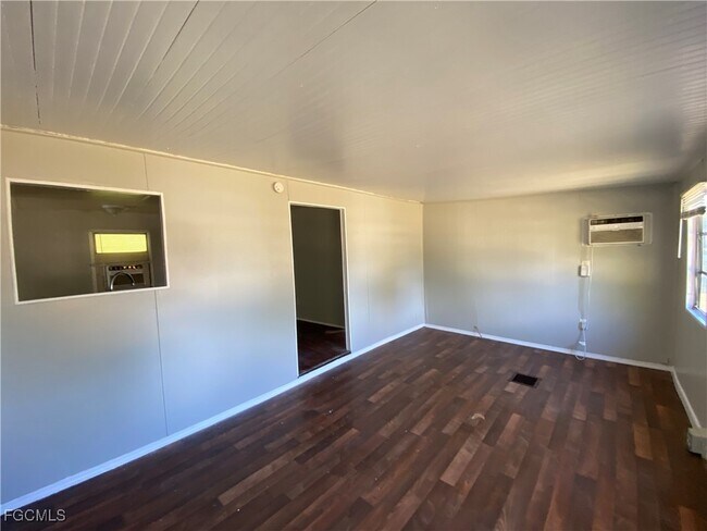 Foto del edificio - 8219 McDaniel Dr