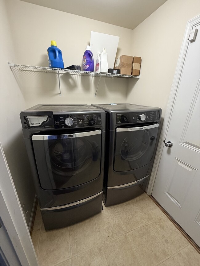 Building Photo - 1501 Fallsgrove Ln