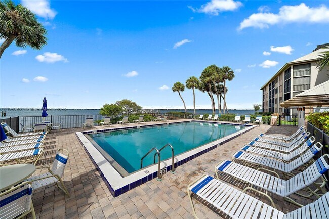 Building Photo - 4540 NE Sandpebble Trce