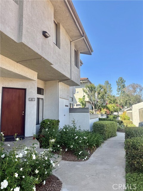 Foto del edificio - 27 Willowcrest Ln