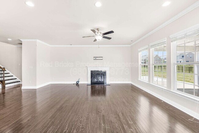 Foto del edificio - 8608 Lavender Pl