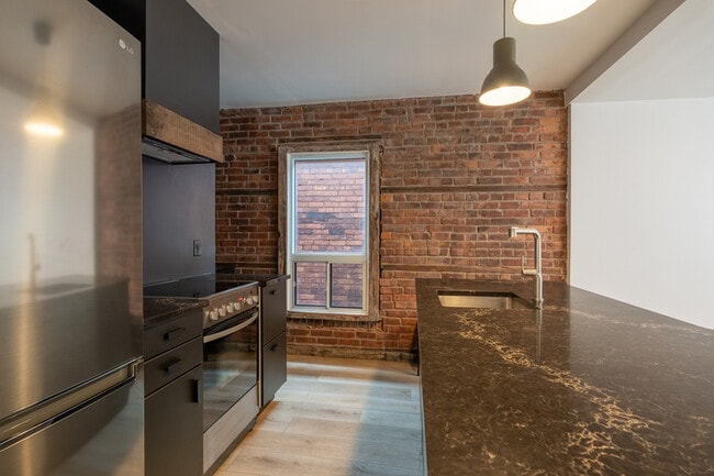 Building Photo - 41 Burlington St E