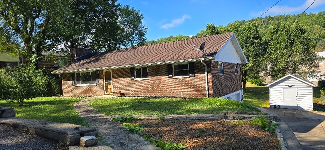 Foto del edificio - 1801 Oakwood Dr