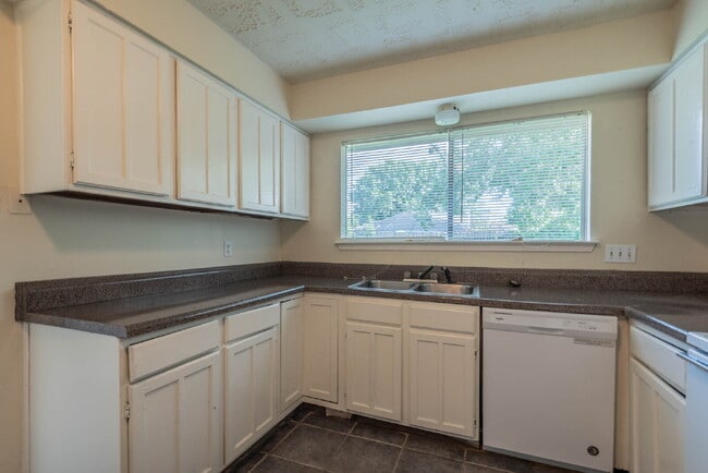 Foto del edificio - 8314 Poplar Ridge Ln