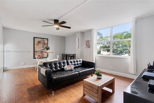 Foto del edificio - 1600 SE 15th St