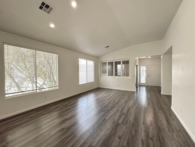 Building Photo - Seven Hills