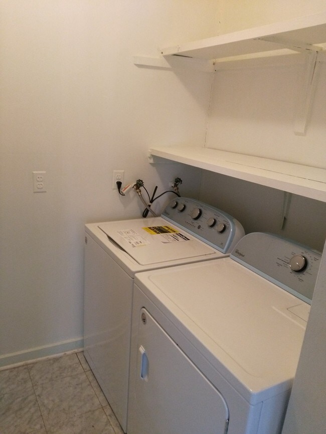 Building Photo - 5216 Castlewood Rd