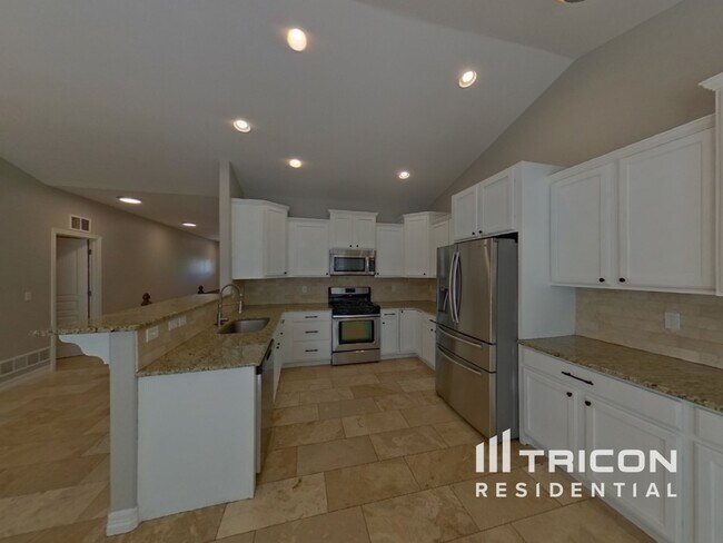Foto del edificio - 6697 Cottonwood Tree Dr