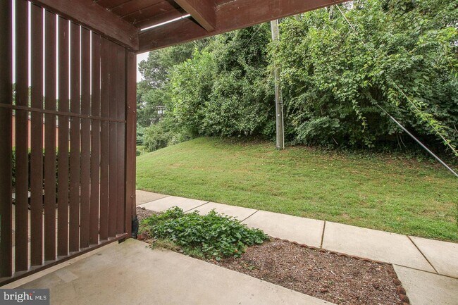 Building Photo - 10028 Mosby Woods Dr