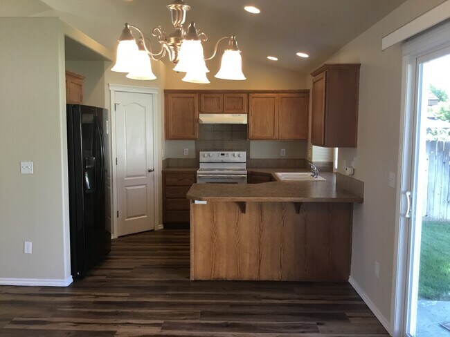 Foto del edificio - Beautiful & Spacious Four Bedroom Meridian Home!!!