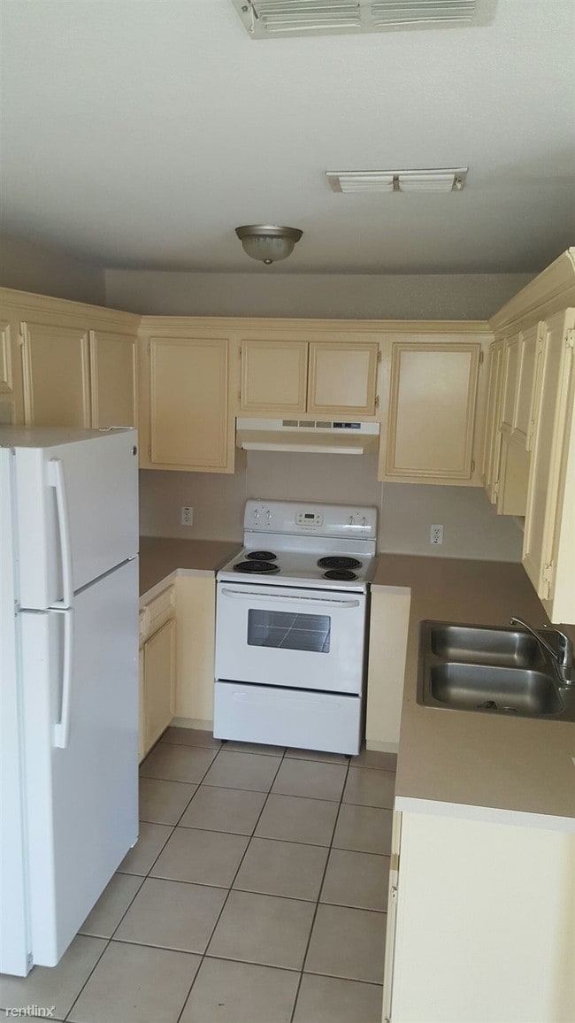 Building Photo - 2 br, 1 bath  - 448 Gilson Rd #2
