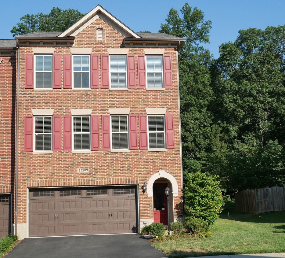 Primary Photo - Gorgeous End Unit Garage Townhome In Bramb...