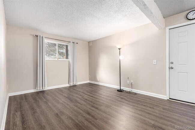 Foto del edificio - 16359 W 10th Ave