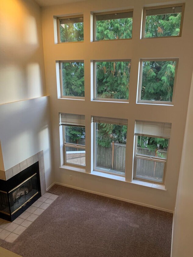 Primary Photo - 3 Bedroom Townhome in a desirable Silverda...