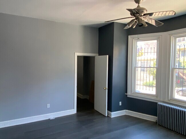 Building Photo - 4843 Walton Ave