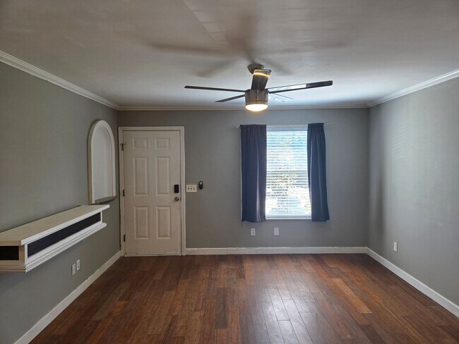 Foto del edificio - Great Efficiency Upstairs Apartment in PCB...