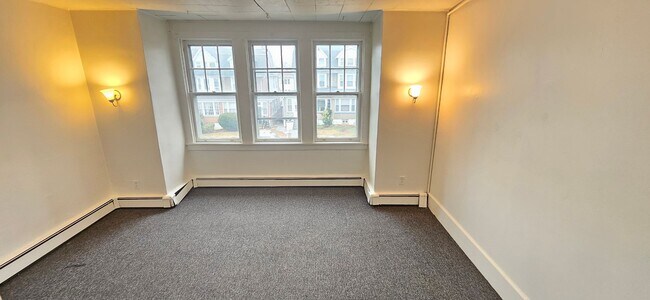 Building Photo - 227 S 16th St