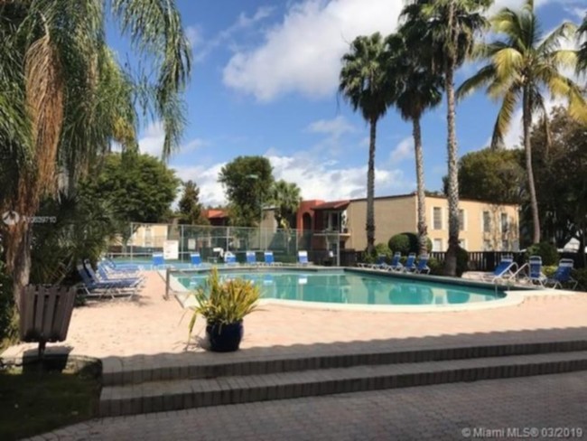 Foto del edificio - Updated 1/1 on first floor of Gated Community