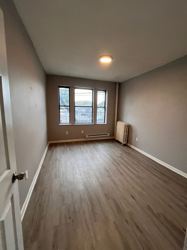 Building Photo - 6 Bergen Ave