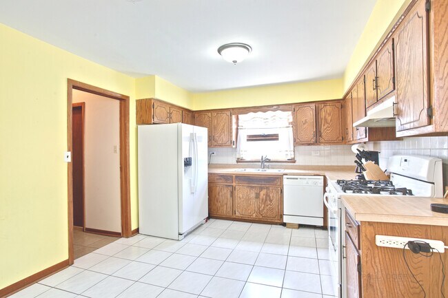 Building Photo - 4030 Prairie Ave