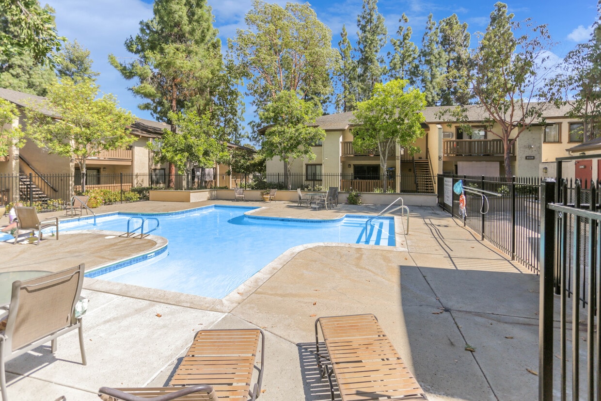 Foto principal - 10240 Black Mountain Rd