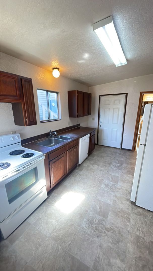 Foto del edificio - PRELEASING NOW! Available early September  2025 - 4 Bed/1.5 Bath