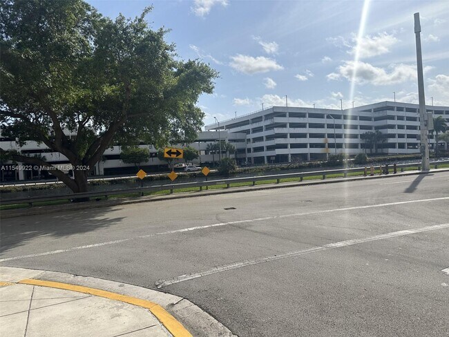 Building Photo - 8390 SW 72nd Ave