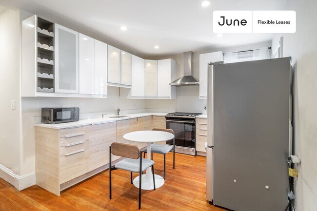Building Photo - Full bedroom in 6 bed/2 bath Home