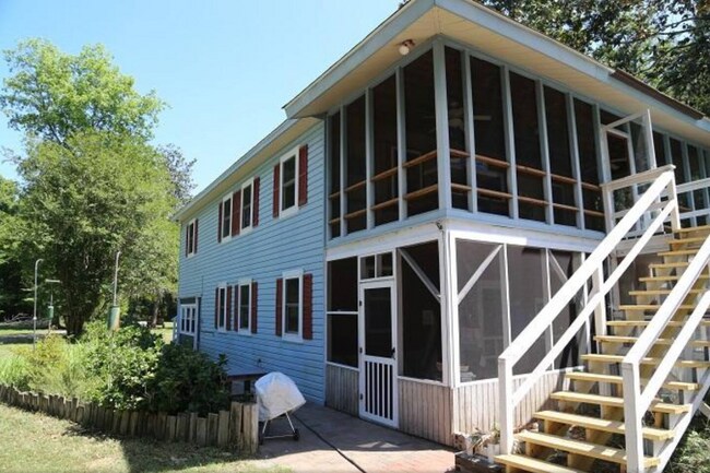 Foto del edificio - 1490 Creekwood Rd